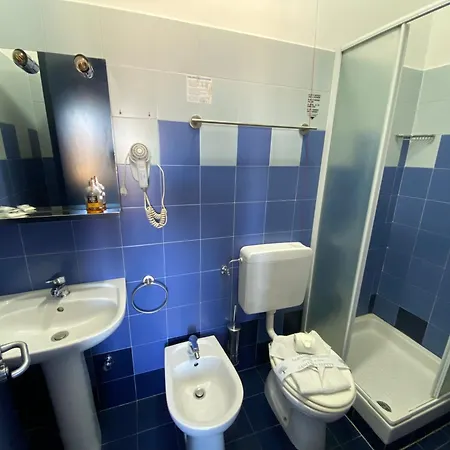 酒店 None Holiday Hotel 诺内