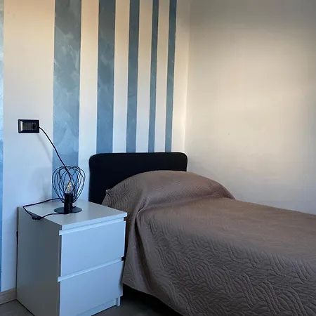 None Holiday Hotel 호텔 3*