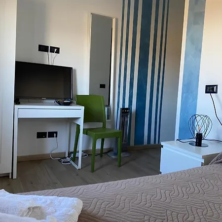 None Holiday Hotel 3*